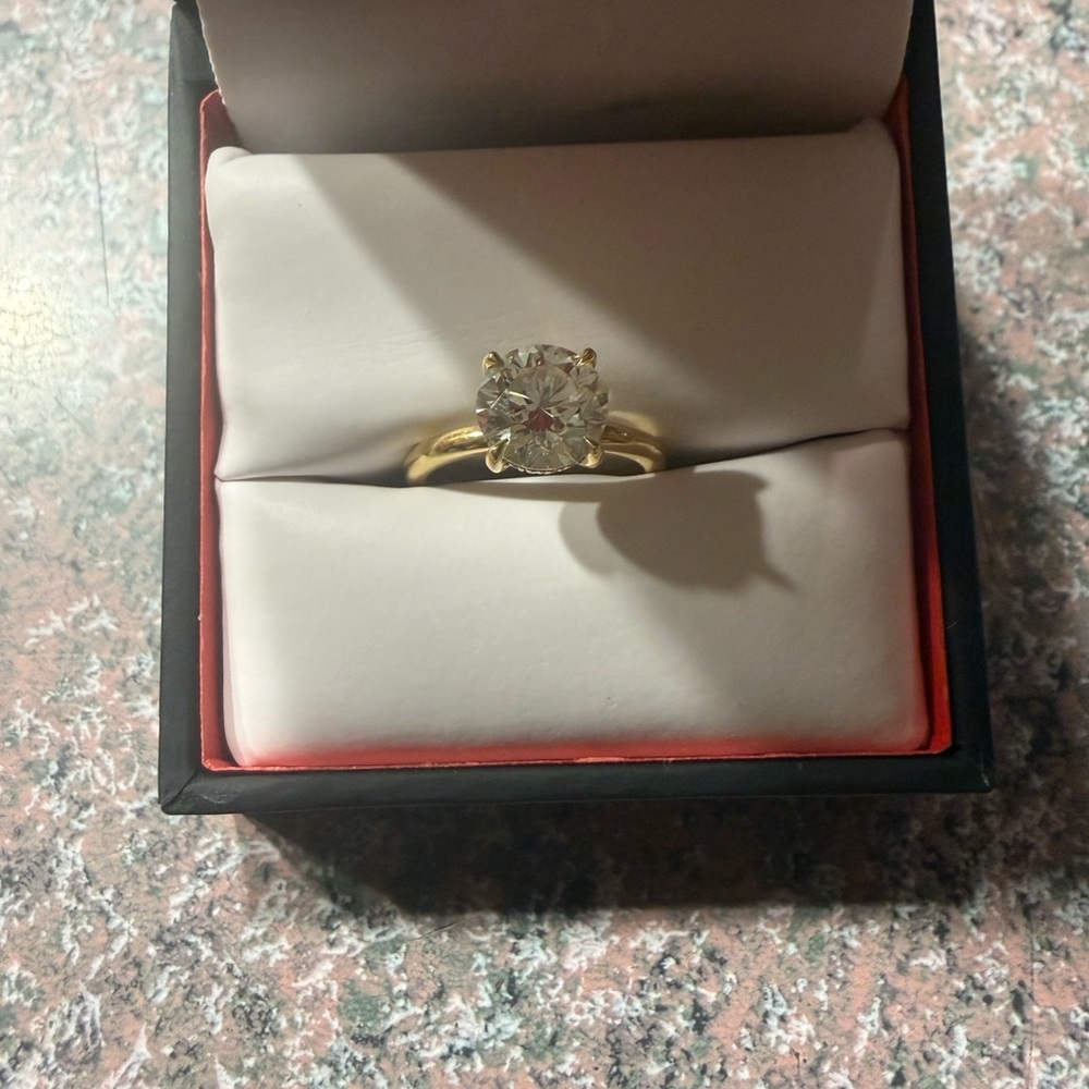 Vrai & Oro Gold Ring with Clear Stone